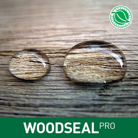 Twee waterdruppels op verweerd hout met Woodseal Pro logo.