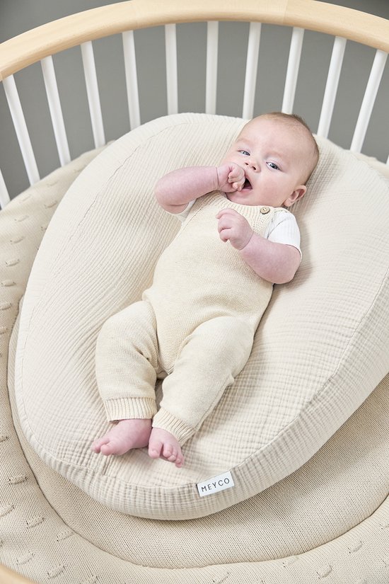 Meyco Baby Uni relaxhoes voor voedingskussen - pre-washed hydrofiel - soft sand van Meyco — afbeelding 3