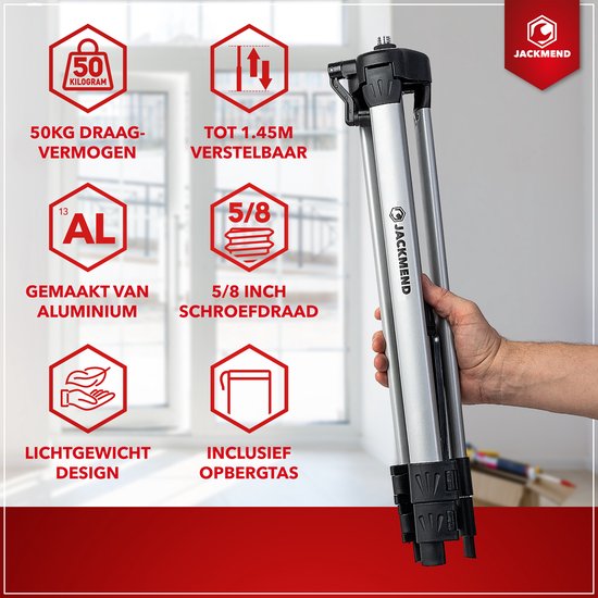 Hand houdt een zilver aluminium statief vast. Icoontjes met draagvermogen 50kg, tot 1.45m verstelbaar, van aluminium, 5/8 inch schroefdraad, lichtgewicht.