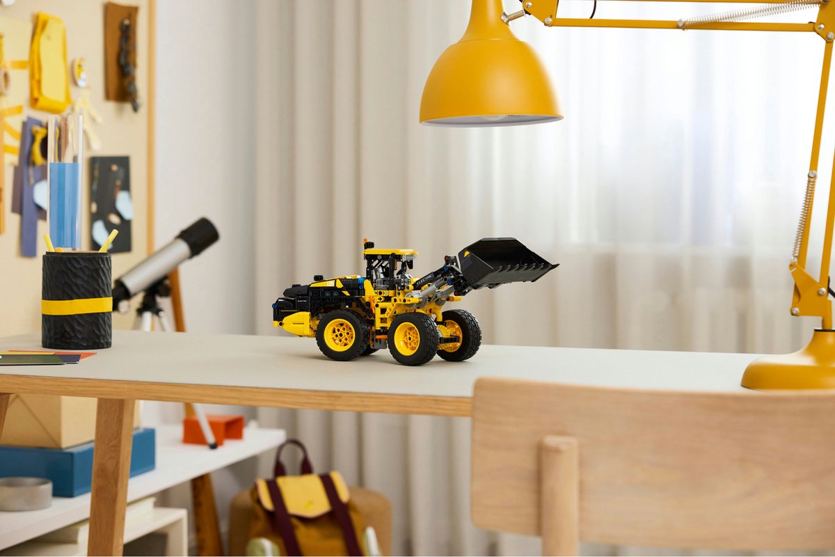 LEGO Technic Volvo L120 Electric Wiellader Speelgoed Set - 42209 — afbeelding 18