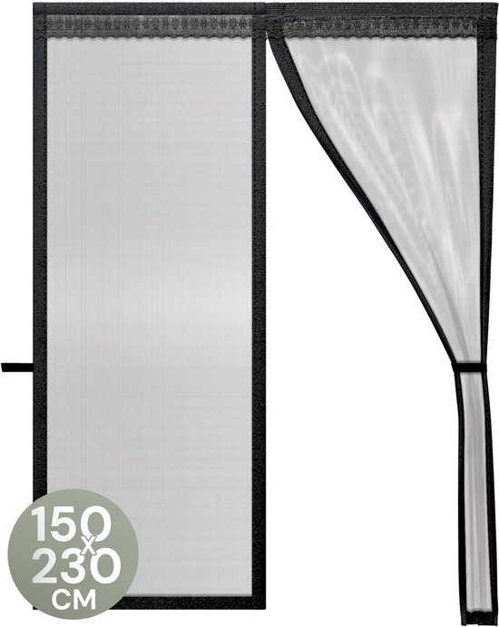 Zwart magnetisch deurgordijn van 150x230 cm met decoratieve rand en een halfopen scheiding.