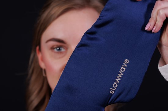 Slowwave Premium Silk Sleep Mask - 3D Edition - Geen druk op de ogen dankzij innovatief 3D design - Ultrazacht en 100% verduisterend - Echt moerbeizijde - Kleur: Navy (donkerblauw)