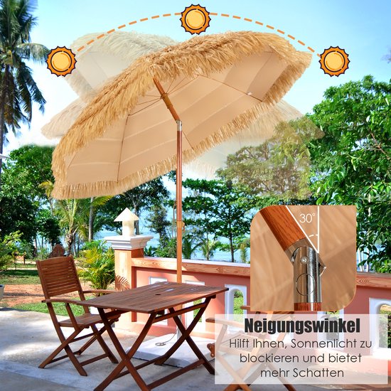 Houten tuintafel met twee stoelen en een kantelbare parasol met strooien dak.