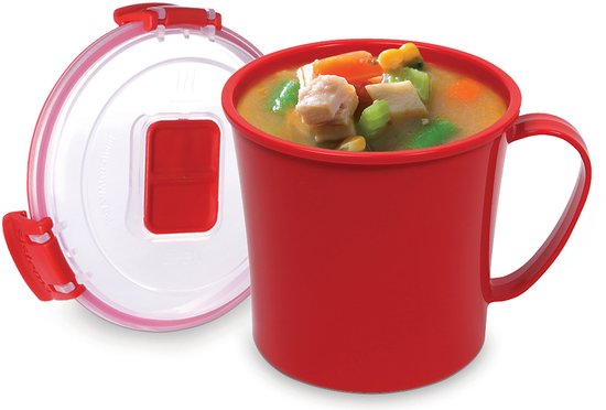 Tasse à soupe rouge Sistema remplie de soupe, couvercle à côté.