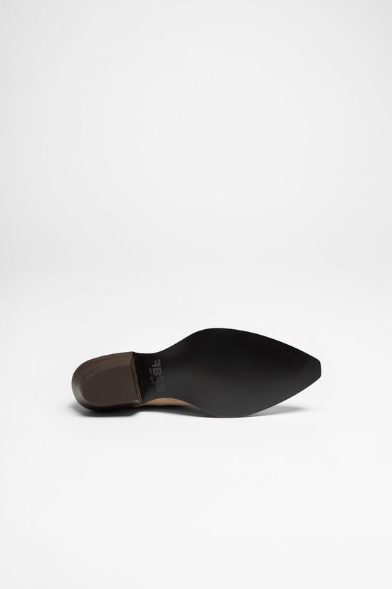 Zool van een zwarte laars met puntige neus en de tekst 'FB Fashion Boots'.