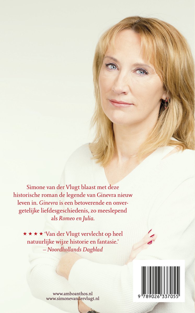 Simone van der Vlugt in witte trui. 'Van der Vlugt vervlecht op heel natuurlijke wijze historie en fantasie.' – Noordhollands Dagblad