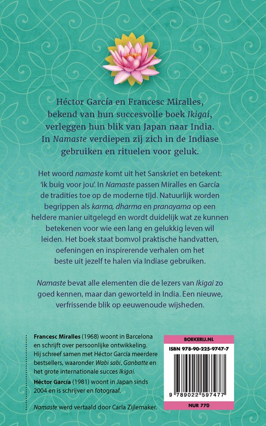 Achterkant van een boek met een roze lotusbloem en tekst over de inhoud en auteurs. ISBN en prijs staan onderaan.