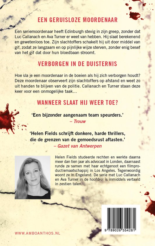 Achterkant van 'D.I. Callanach 3 - Perfecte dood'. Bevat tekst, een foto van Helen Fields, en een streepjescode.