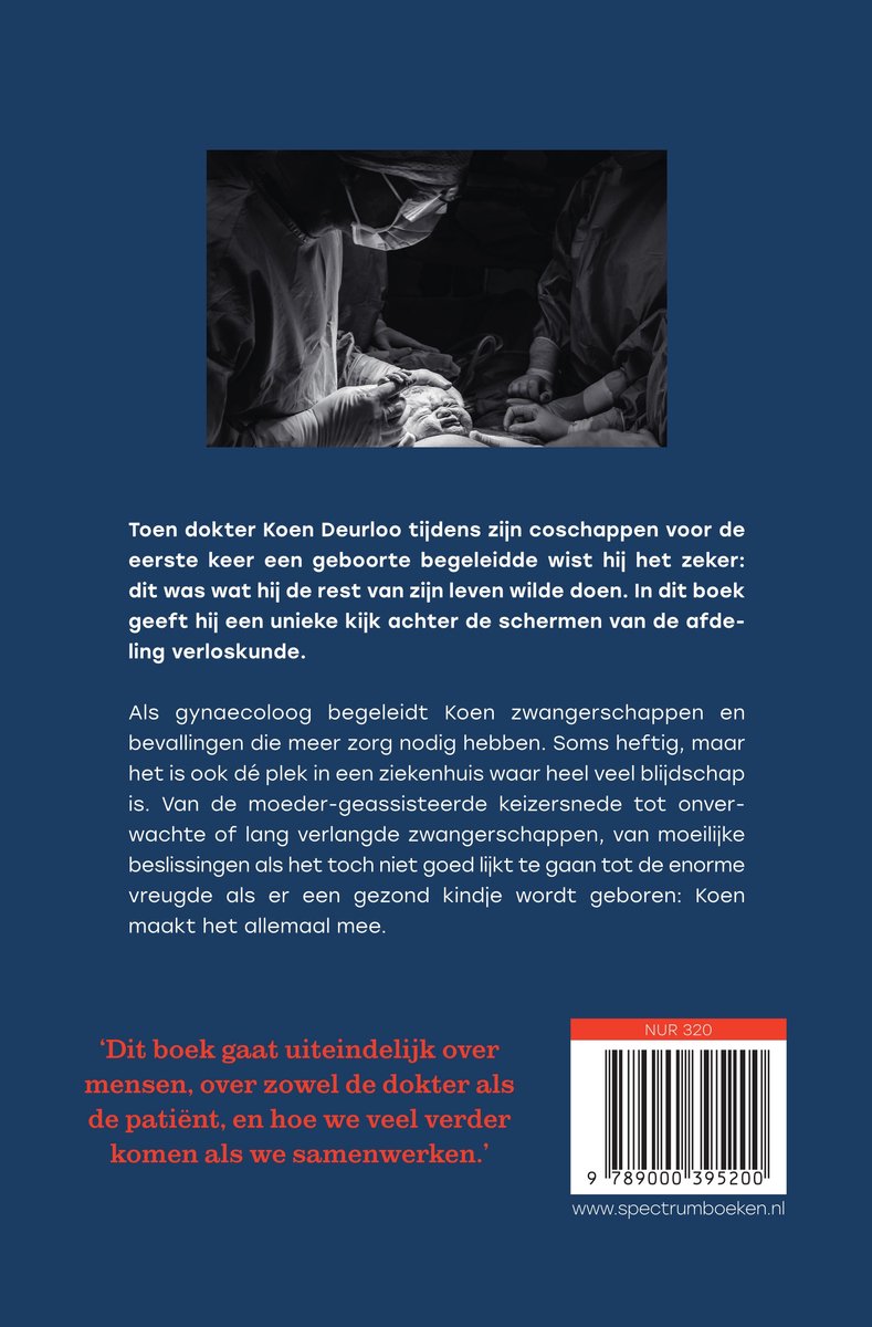 Zwart-witfoto van operatie met zicht op handen en chirurgisch instrumentarium. Tekst van de achterflap.