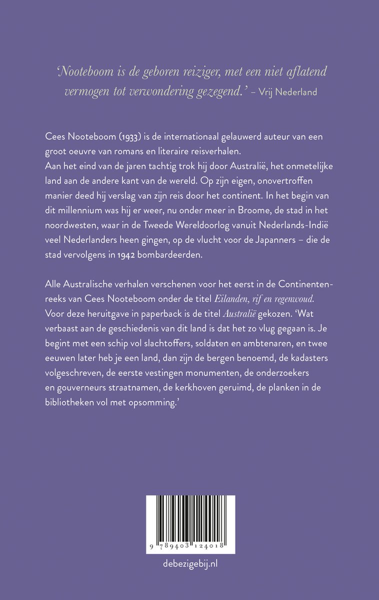 Achterflap van een boek met tekst en een barcode. Tekst begint met 'Nooteboom is de geboren reiziger...'. Barcode met 7 299193 124015.