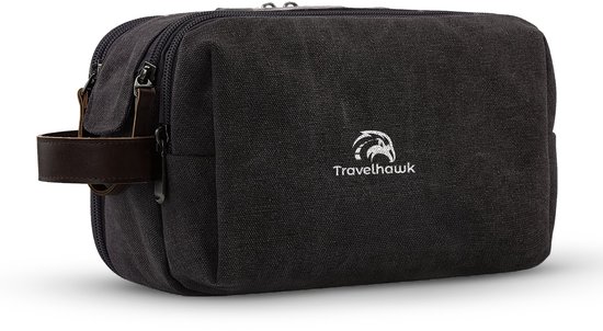 Zwarte, rechthoekige toilettas van Travelhawk met een bruine leren lus aan de zijkant en een zilverkleurig logo.