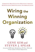 Boek 'Wiring the Winning Organization' met twee gloeilampen, één gedoofd en één verlicht.
