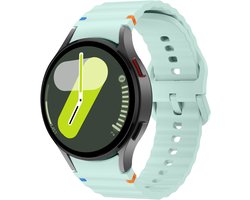 Strap-it Siliconen Wave bandje - Geschikt voor Samsung Galaxy Watch 7 (40 & 44mm) / Galaxy Watch 6 (Classic) / Galaxy Watch 5 (Pro) / Galaxy Watch 4 (Classic) - lichtgroen