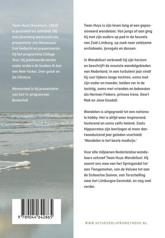 Boekomslag met een foto van een strand en de zee. Tekst over Twan Huys en zijn boek Wandellust.