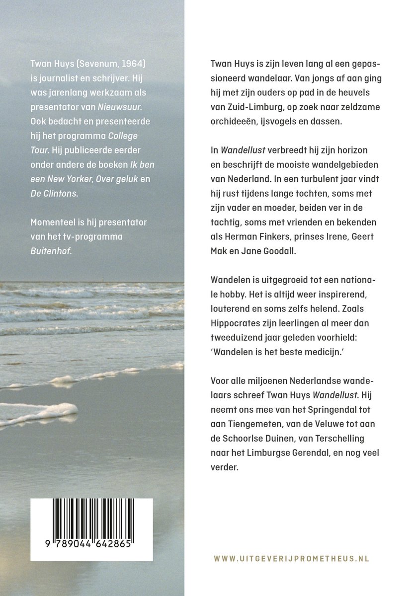 Boekomslag met een foto van een strand en de zee. Tekst over Twan Huys en zijn boek Wandellust.