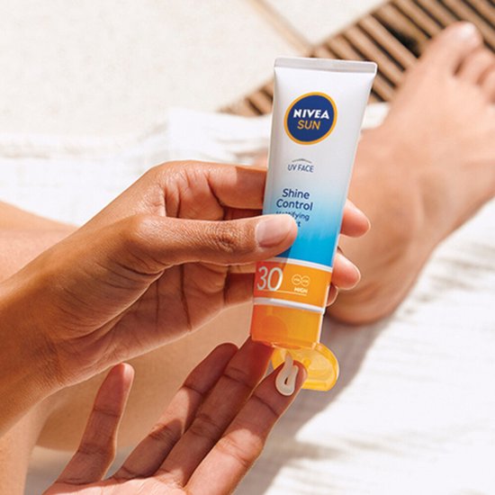 NIVEA SUN Face Shine Control Zonnebrand Gezicht - SPF 30 - Matterend Effect - Zonnebrandcrème - 50 ml