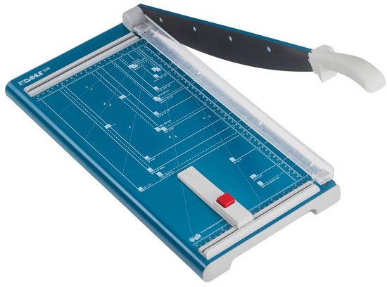 Blauwe A3 papiersnijmachine van Dahle met een grijze handgreep en een doorzichtige snijbescherming.