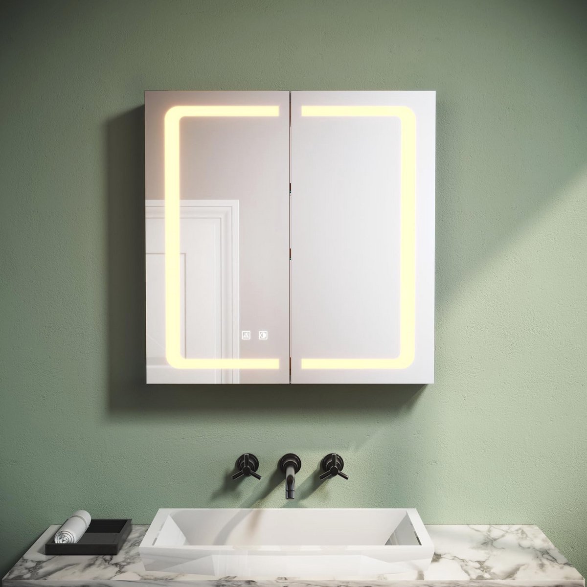 Badkamerspiegelkast met verlichting 65 x 65 cm - Aanraakschakelaar, Condensvrij, Verstelbare Glazen Planken, LED Stopcontact