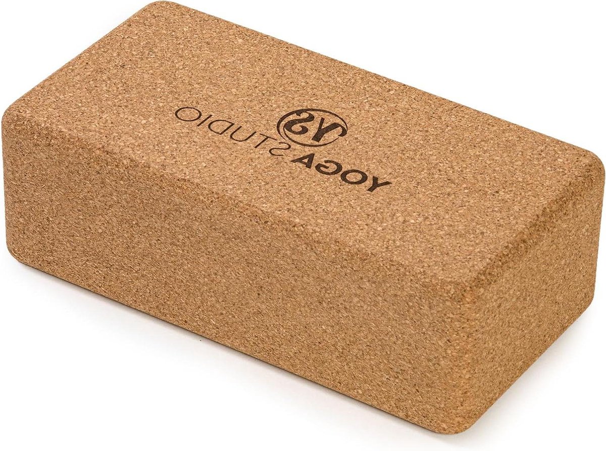 Comfortabel kurk-yogablok (225 cm x 12 cm x 75 cm) met antibacteriële eigenschappen en afgeronde randen.