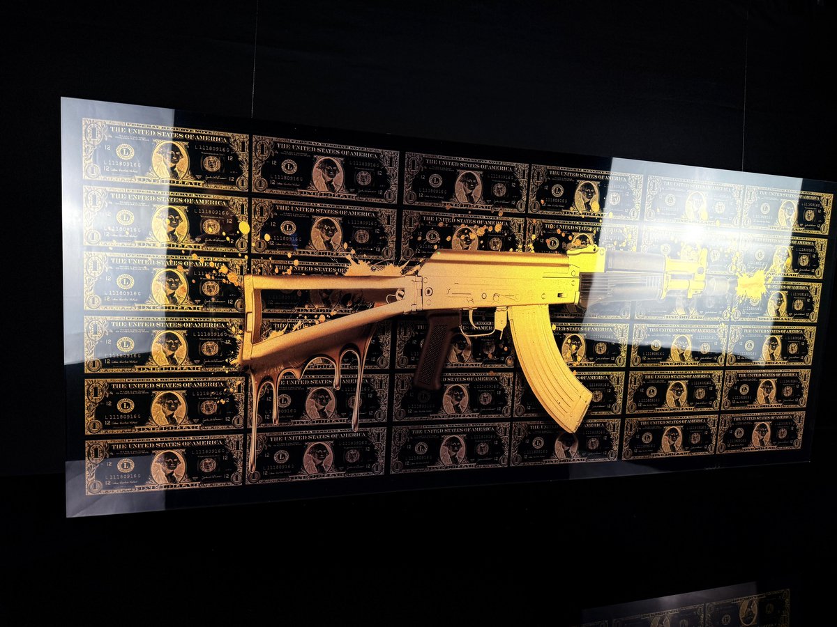 AK47 X DOLLAR EDITION schilderij op plexiglas 150x67cm