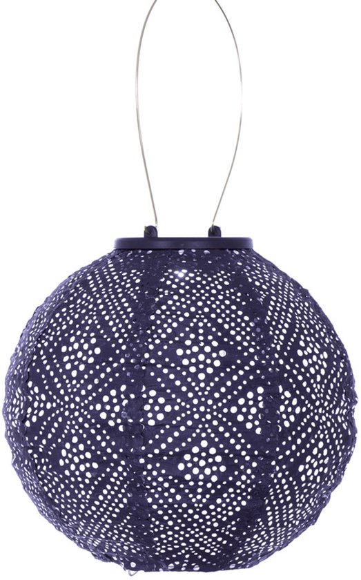Paarse, ronde lampion met een opengewerkt patroon van witte stippen en bloemen. Bevat een lus om op te hangen.