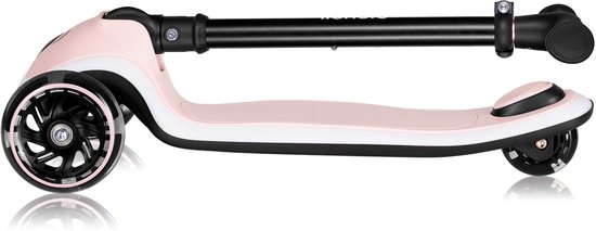 Roze kinderstep, ingeklapt.
