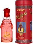 De rode blik met een transparante fles eau de toilette Red Jeans Woman van Versace. De fles is gevuld met roze vloeistof.