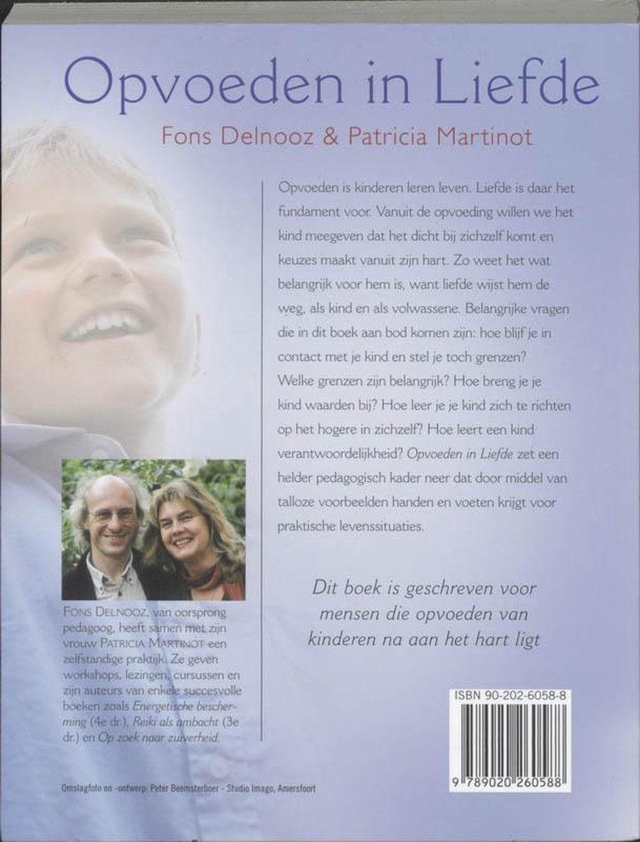 Boek "Opvoeden in Liefde" met Fons Delnooz en Patricia Martinot op de voorkant. Beschrijft opvoeding vanuit liefde.