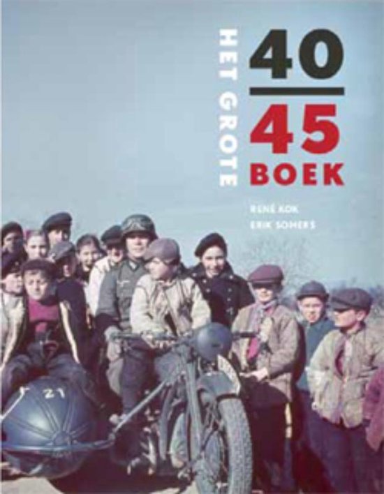 Boekomslag van "Het grote 40-45 boek" met op de voorkant een groep mensen rond een motor met zijspan.