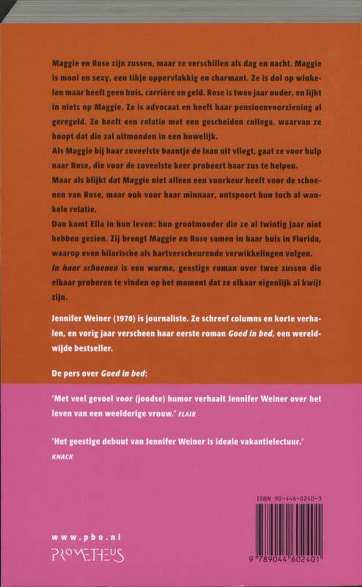 Achterkant van het boek 'In Haar Schoenen' met oranje en roze tekst en een korte samenvatting.