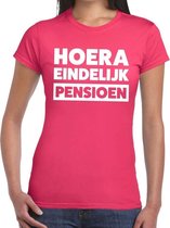 Hoera eindelijk pensioen roze t-shirt voor dames - fun pensioen shirt M