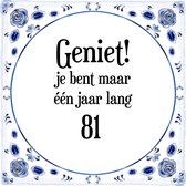 Verjaardag Tegeltje met Spreuk (81 jaar: Geniet! je bent maar één jaar 81! + cadeau verpakking & plakhanger