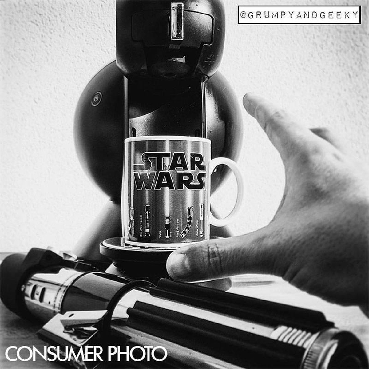 Star Wars Lightsaber Logo Heat Transforming Coffee Mug - NerdKungFu