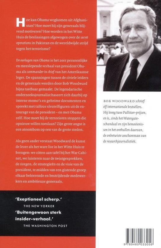 Portret van Bob Woodward in pak met das, staand met rode achtergrond met tekst over de oorlogen van Obama.