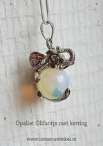 Opaliet olifantje met ketting