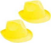 2x Geel trilby verkleed hoedje/gleufhoed - Verkleed accessoire voor volwassenen