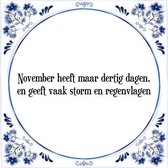 Tegeltje met Spreuk (Tegeltjeswijsheid): November heeft maar dertig dagen, en geeft vaak storm en regenvlagen + Kado verpakking & Plakhanger