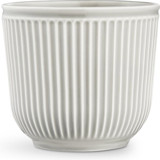 Witte keramieken bloempot met verticale ribbels, Ø 18 cm.