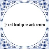 Tegeltje met Spreuk (Tegeltjeswijsheid): Te veel hooi op de vork nemen + Kado verpakking & Plakhanger