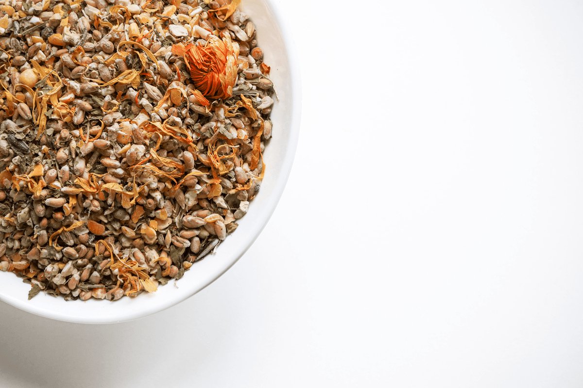 Kippenpakket.nl - Kippensnacks - Vitamine Boost 3 Liter Hersluitbare Stazak - Zorgt voor een gezondheidsboost tijdens de rui - Optimale gezondheid door kruiden - Kan luchtweginfecties, snot, niezen en rochelen bij kippen voorkomen