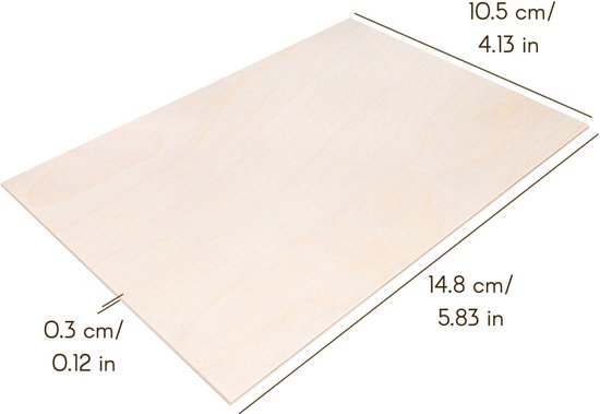 Een enkele berken multiplex plaat A6, met afmetingen 14.8x10.5 cm en 0.3 cm dikte.