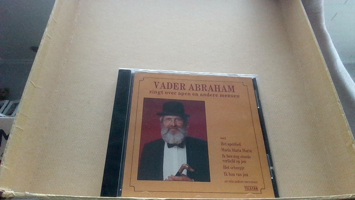 VADER ABRAHAM ZINGT OVER APEN EN ANDERE MENSEN