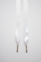 Schoenveters plat satijn luxe - wit breed - 120cm met zilveren nestels