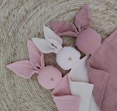 LoVinn - Knuffeldoekje - speendoekje - konijn - oud roze - gepersonaliseerd met naam - kraamcadeautje