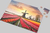 Tulpen Puzzel - Windmolen - Kleurrijk - Bloemen - Natuur - Landschap - Tulpveld - Betoverende Bloemenpracht - 500 Stukjes - Hoogwaardige Kartonnen Puzzel - Natuurlijke Schoonheid - Ontspannende Tijdverdrijf - Kleurrijke Tulpenweelde