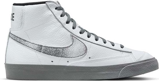 Nike Blazer Mid '77 EMB - Baskets pour femmes Taille 44,5