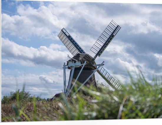 PVC Schuimplaat - Windmolen met Gras - 100x75 cm Foto op PVC Schuimplaat (Met Ophangsysteem)