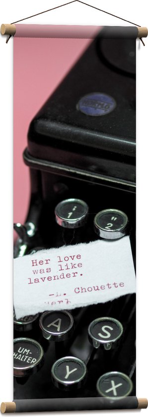 Textielposter - Quote op Wit Papier Liggend op Zwarte Vintage Typemachine op Roze Achtergrond - 30x90 cm Foto op Textiel