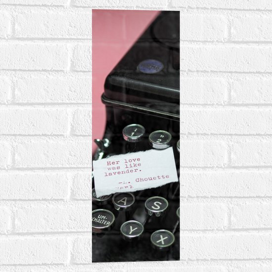 Muursticker - Quote op Wit Papier Liggend op Zwarte Vintage Typemachine op Roze Achtergrond - 20x60 cm Foto op Muursticker