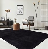 Vloerkleed laagpoolig zwart 140x200 cm - Wasbaar - Modern en zacht - Antislip onderkant - woonkamer of slaapkamer tapijt - Rug for bedroom or living room | RELAX by The Carpet
